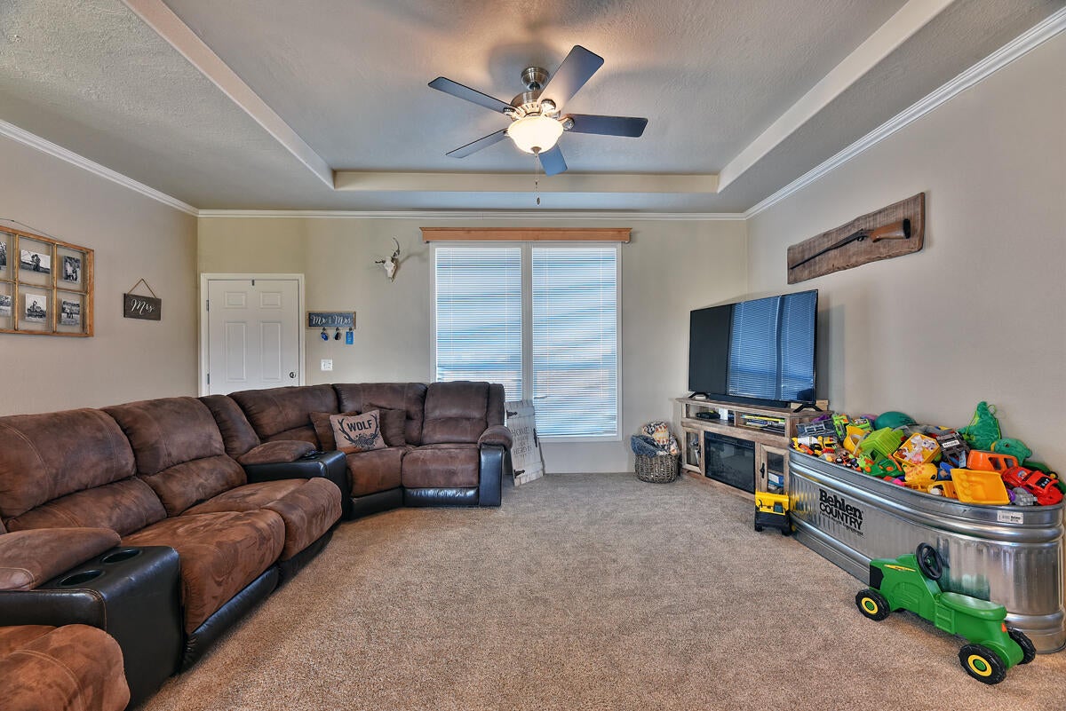 370 East Dutton Road Eagle Point, OR 97524 - Photo 5 of 28 DSC_7469