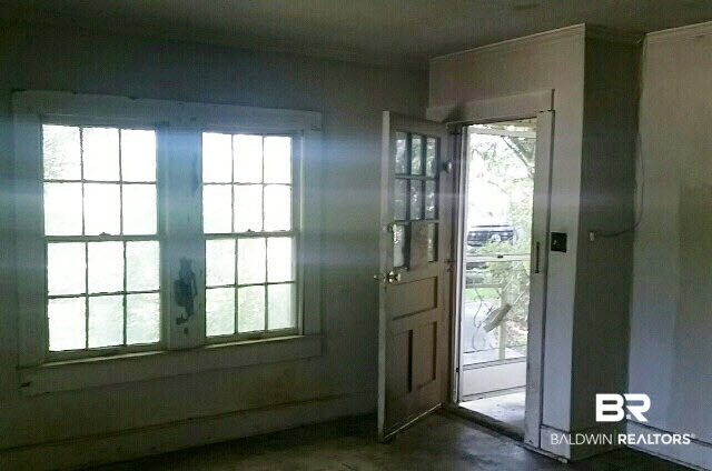 605 South Presley Street Atmore, AL 36502 - Photo 2 of 16