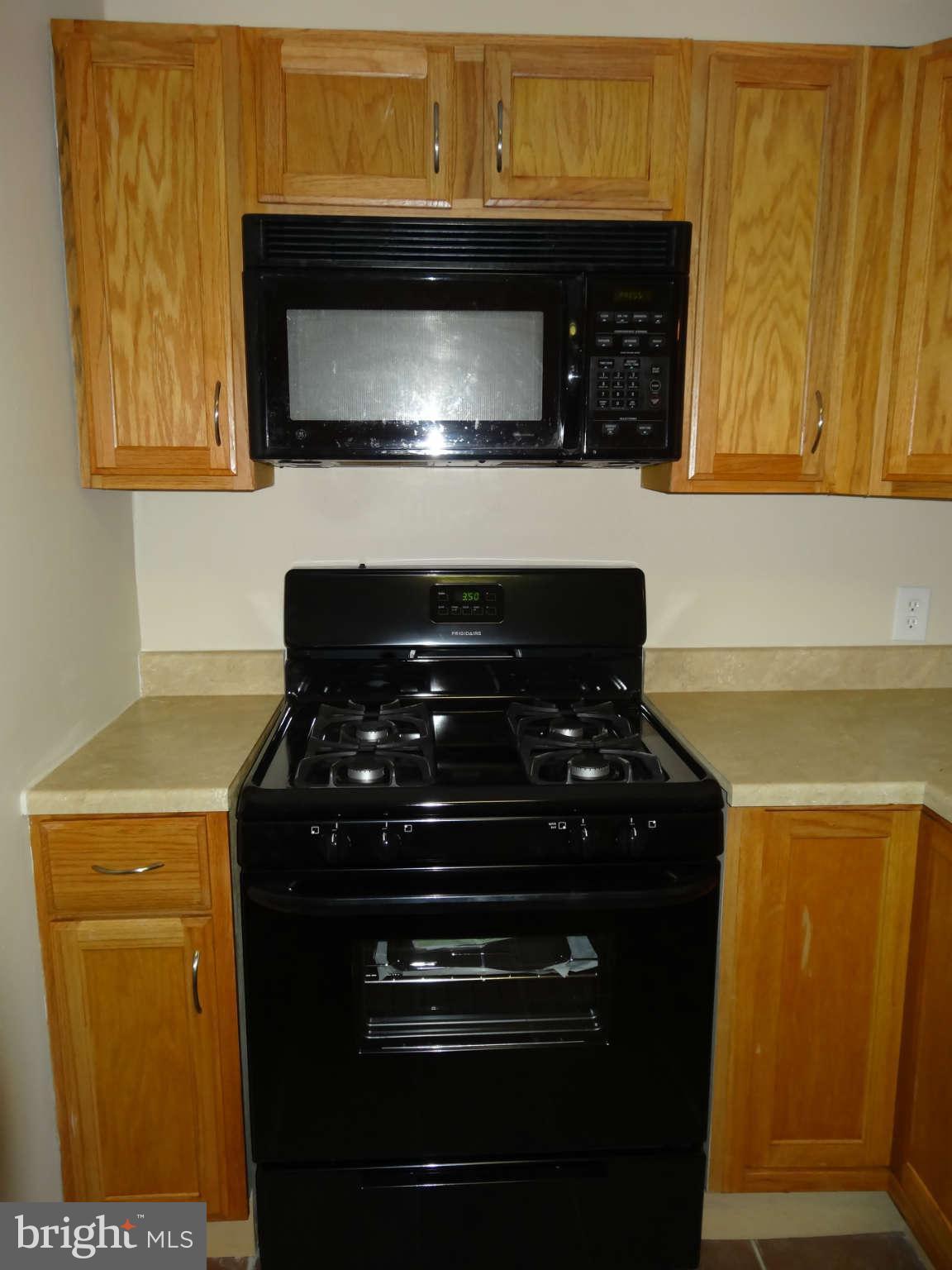 340 Maverick Road Lusby, MD 20657 - Photo 7 of 21 Recent range and microwave