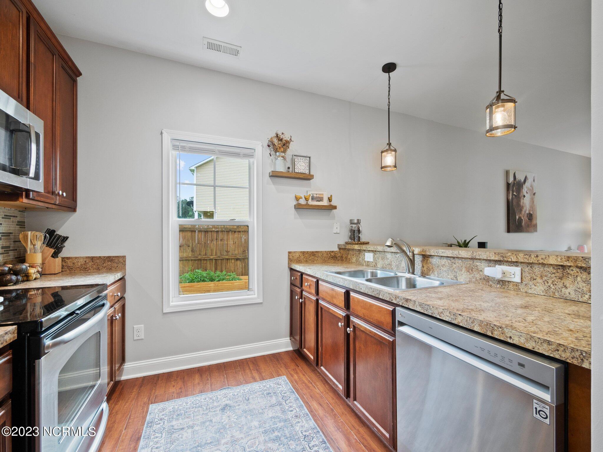 206 Murifield Drive Jacksonville, NC 28540 - Photo 11 of 57 28-web-or-mls-M1B16902