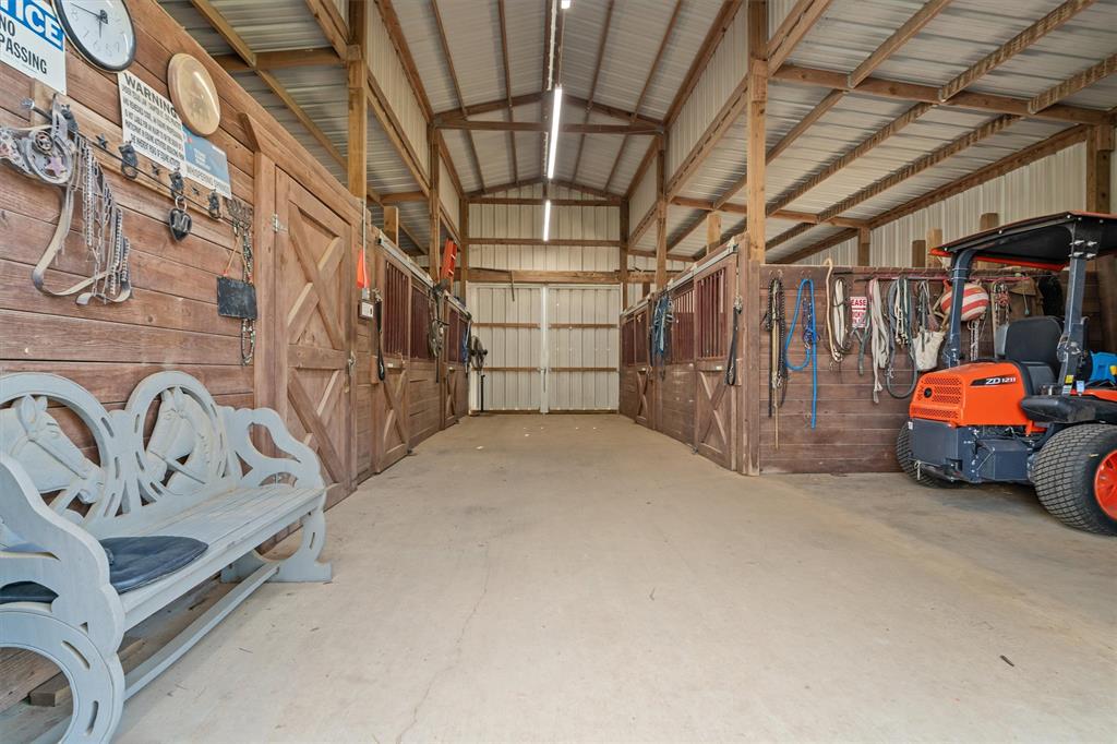 810 East Fm 321 Palestine, TX 75803 - Photo 35 of 40 Barn/Stable/Tack Room