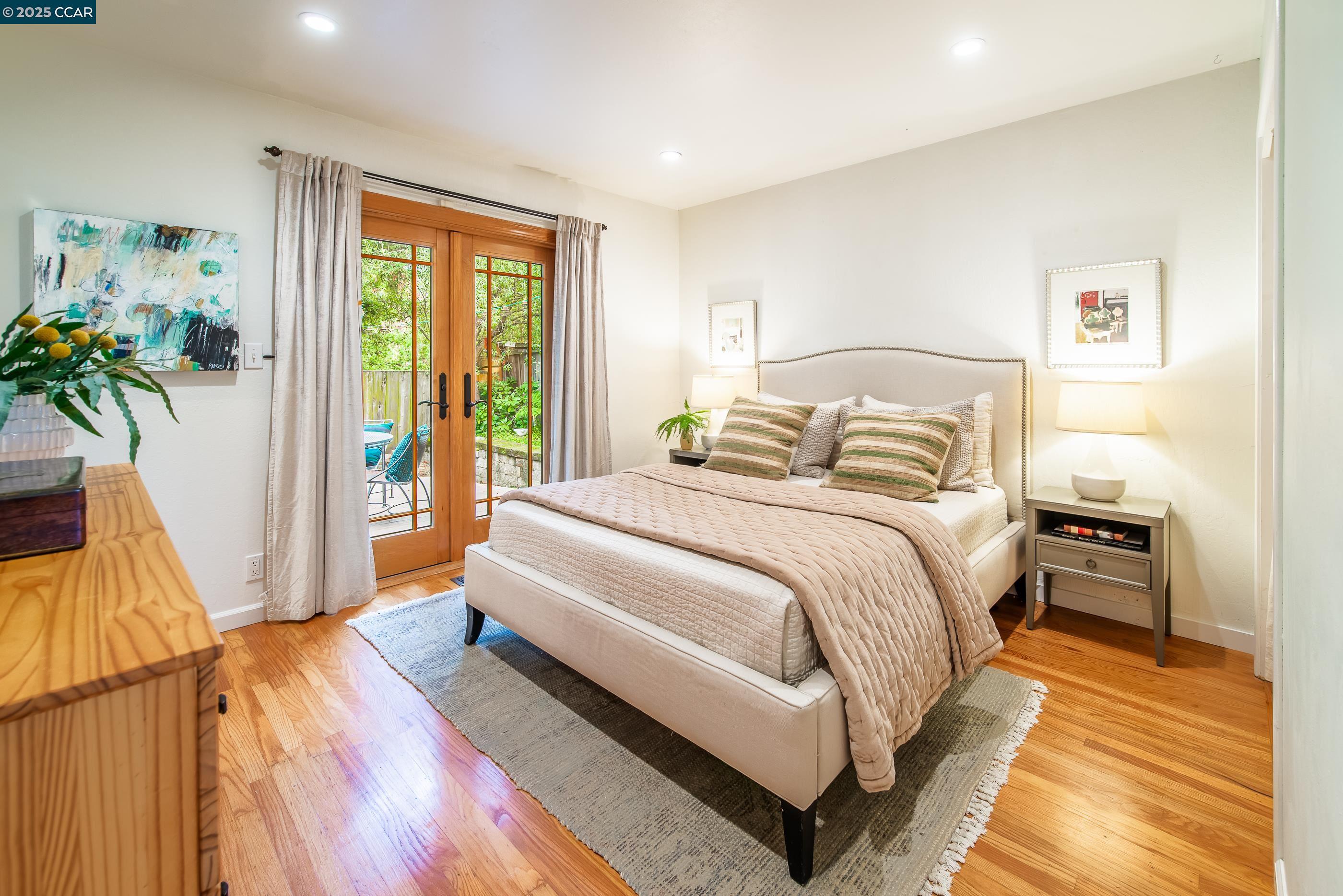 1085 Oak Hill Road, Unit D Lafayette, CA 94549 - Photo 19 of 35 a spacious bedroom with a bed and a dresser