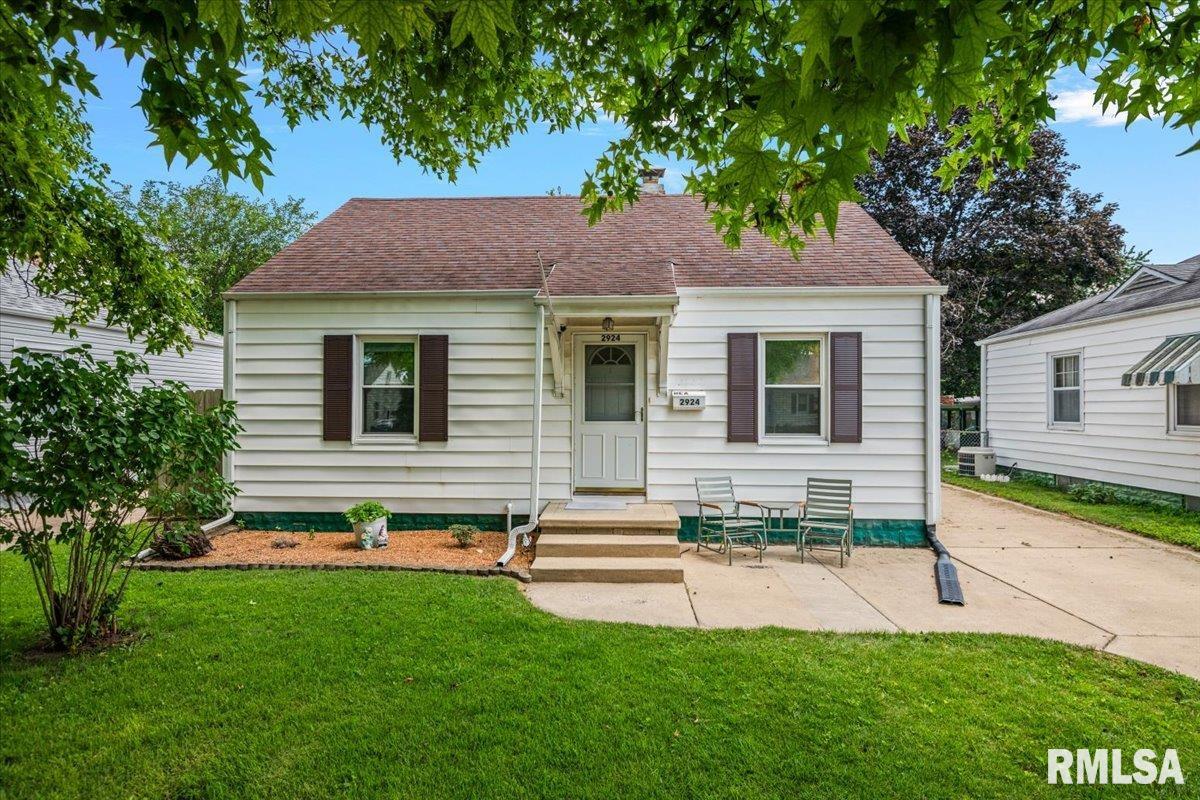 2924 South 3rd Street Springfield, IL 62703 - Photo 1 of 37