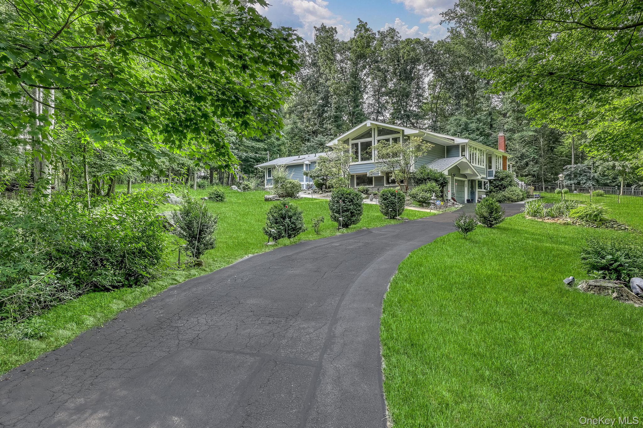 10 Longbow Road Suffern, NY 10901 - Photo 2 of 27
