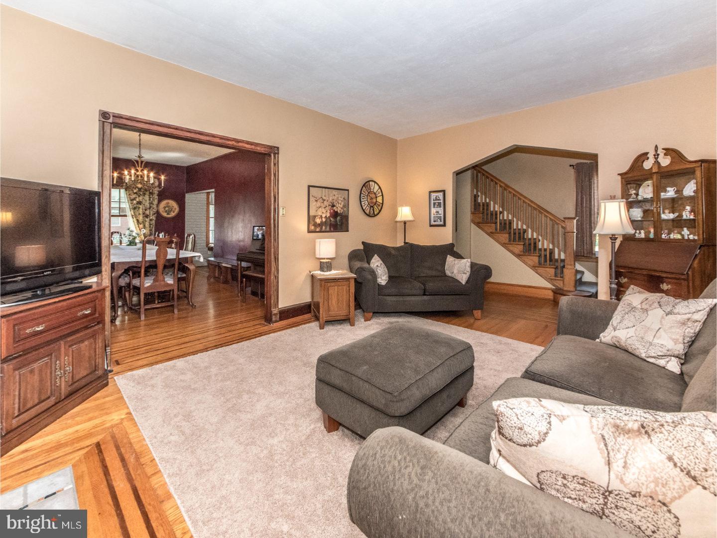 7421 Dungan Road Philadelphia, PA 19111 - Photo 5 of 25 Living Room