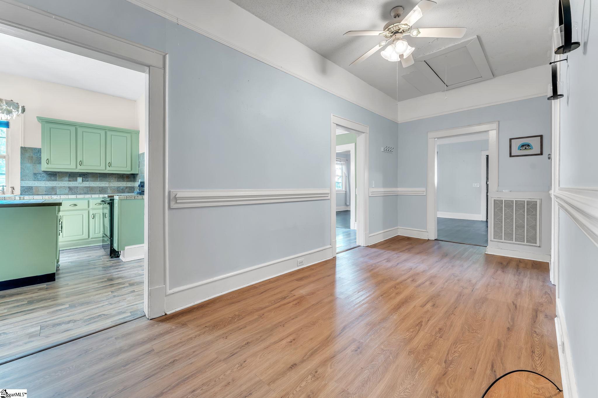 400 King Street Easley, SC 29640 - Photo 11 of 32