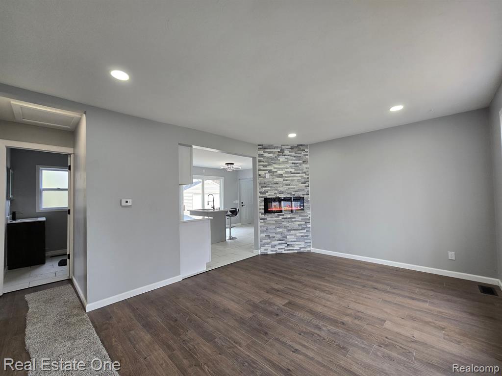 2114 West Miller Road Lansing, MI 48911 - Photo 3 of 29
