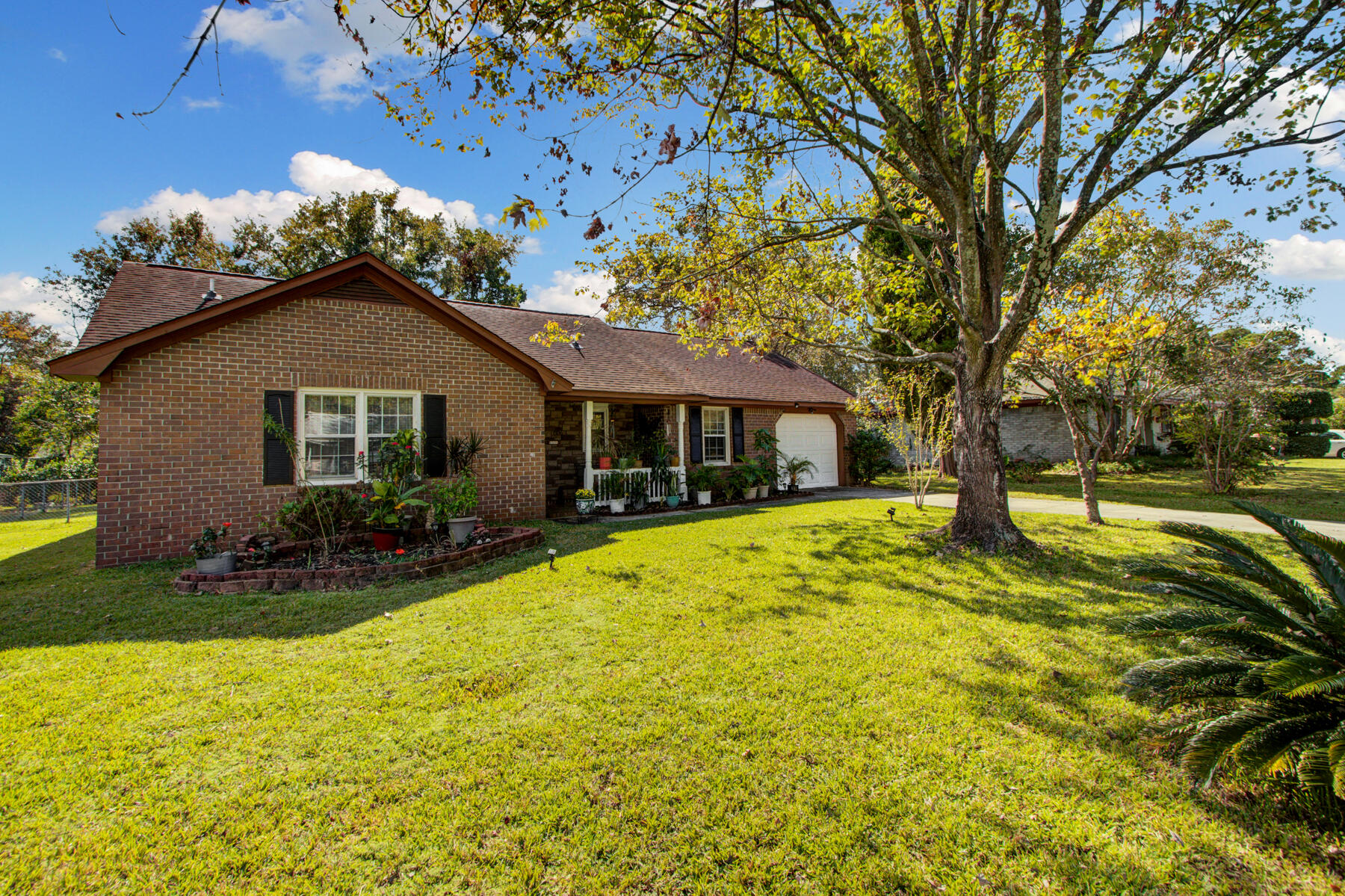 806 Beauregard Road Summerville, SC 29486 - Photo 2 of 31 806 Beauregard Rd, Summerville SC (1)