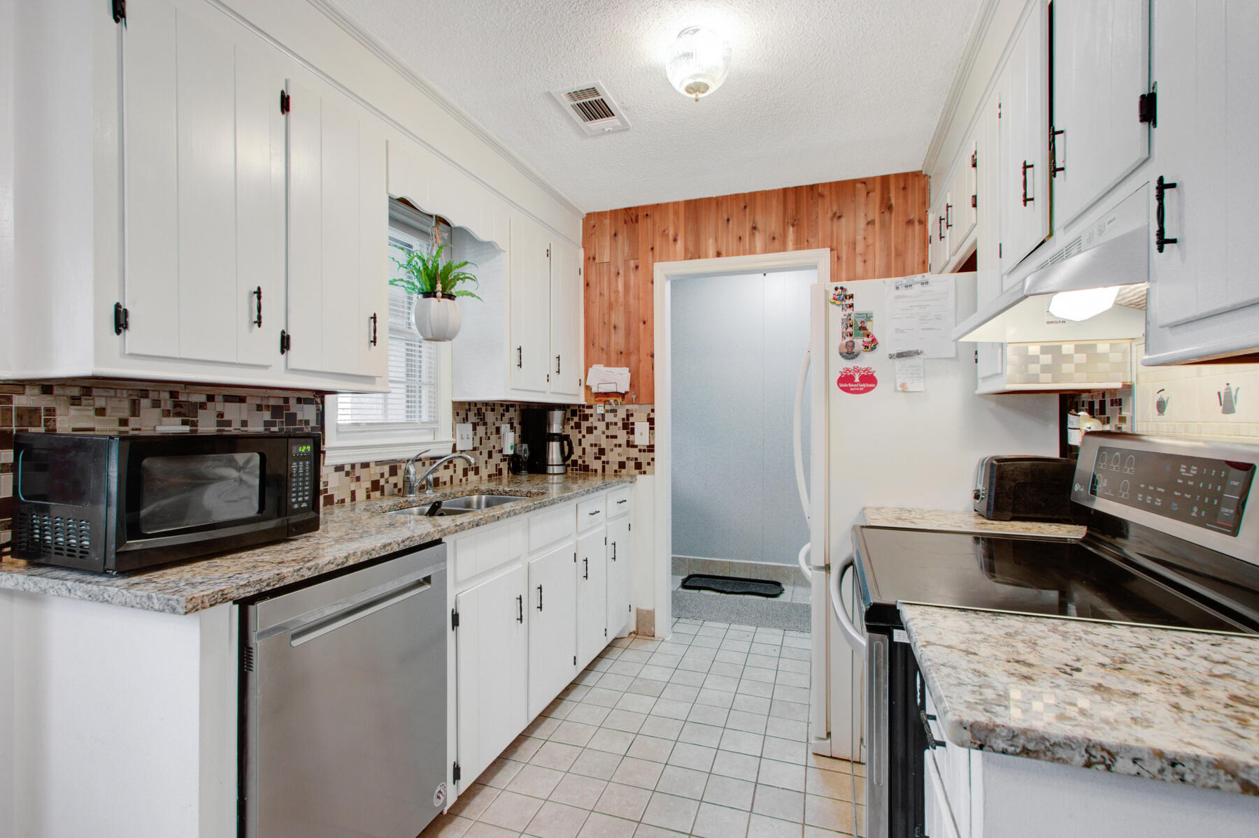 806 Beauregard Road Summerville, SC 29486 - Photo 13 of 31 806 Beauregard Rd, Summerville SC (13)