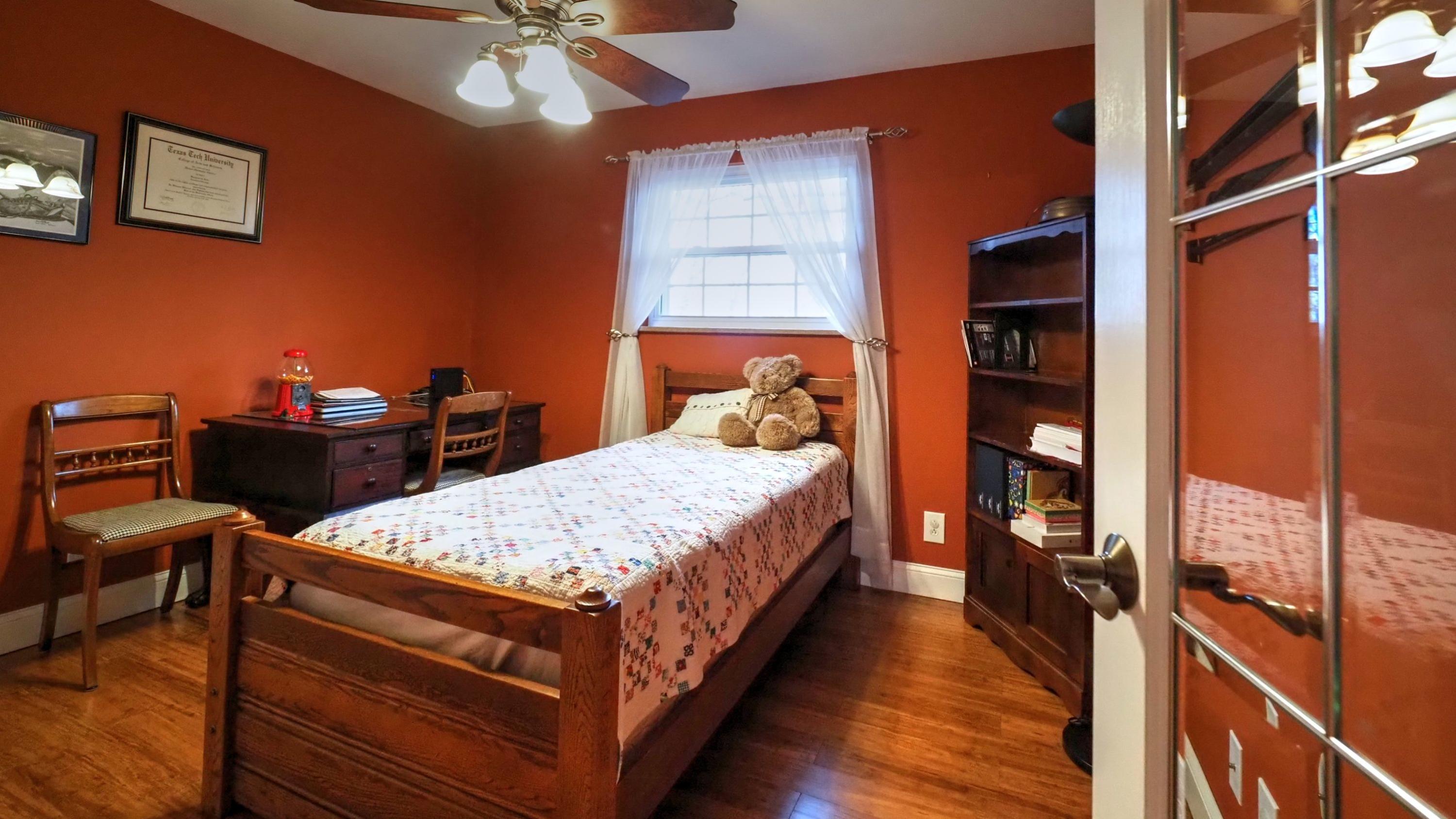 113 Morgan Road Oak Ridge, TN 37830 - Photo 21 of 25 3rd bedroom