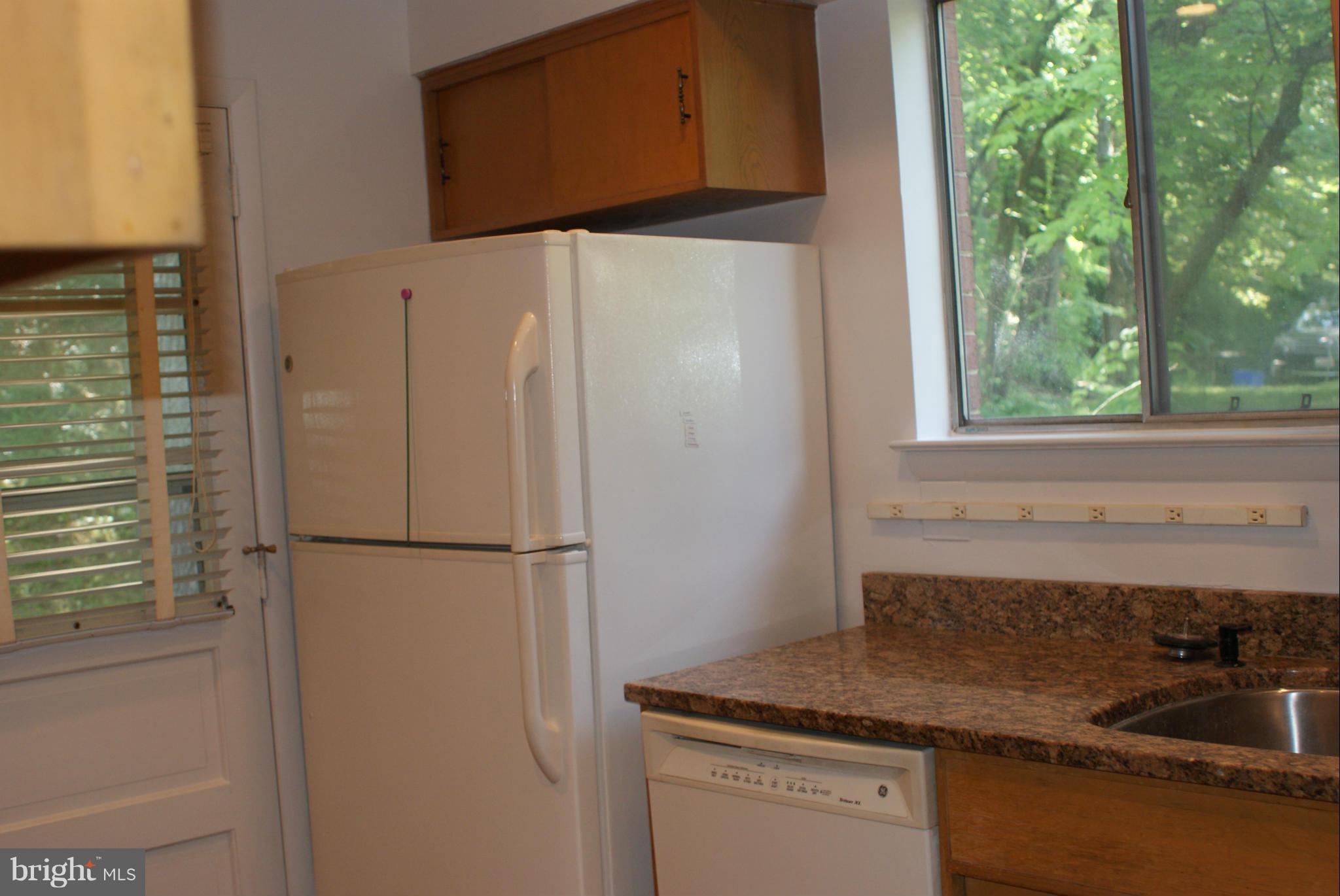 11006 Conti Place Silver Spring, MD 20902 - Photo 13 of 29 Kitchen