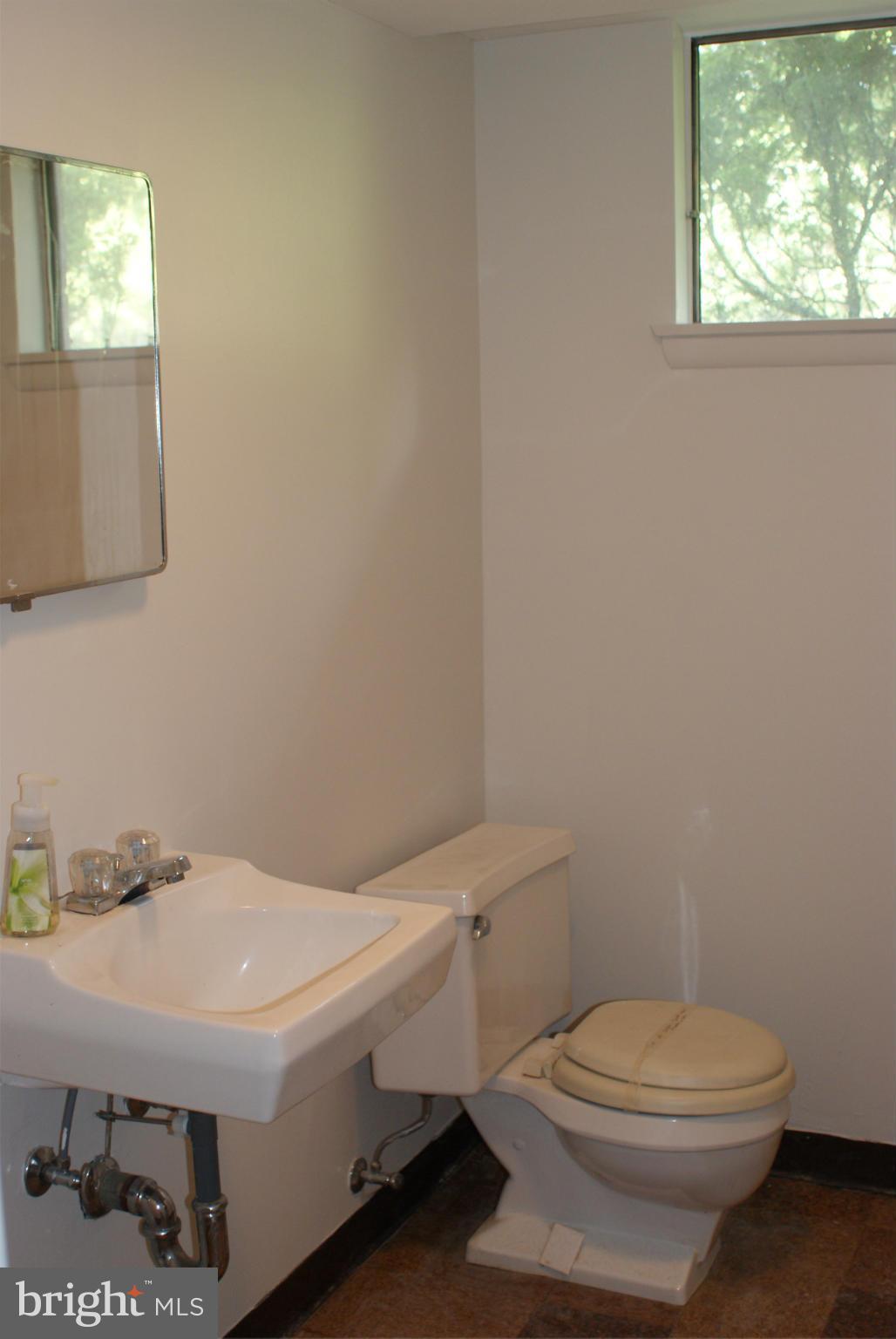 11006 Conti Place Silver Spring, MD 20902 - Photo 23 of 29 Bath