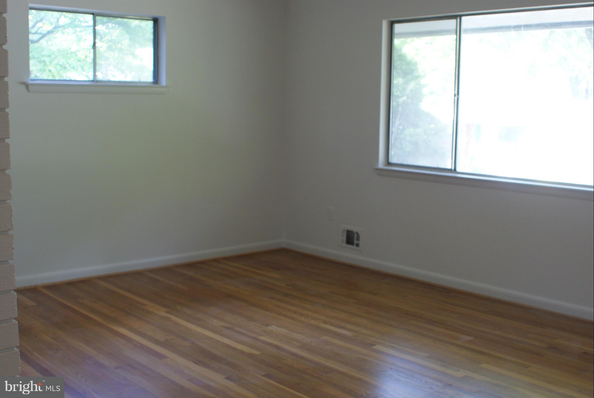 11006 Conti Place Silver Spring, MD 20902 - Photo 5 of 29 Living Room