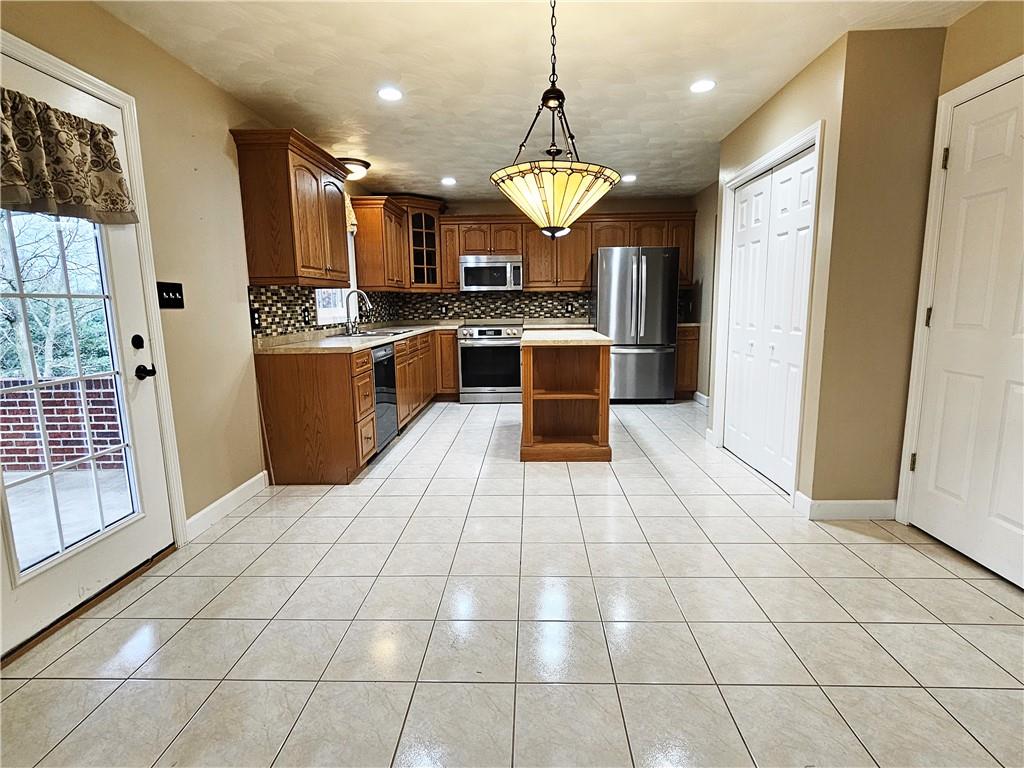 519 Sawmill Road Greensburg, PA 15601 - Photo 7 of 48