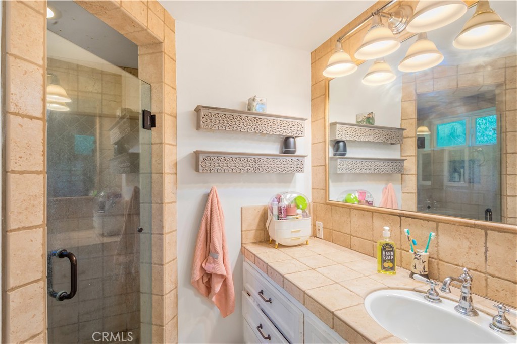 1027 Live Oak Park Road South Fallbrook, CA 92028 - Photo 20 of 37