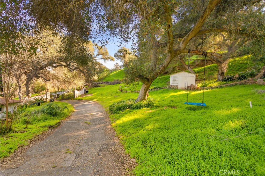 1027 Live Oak Park Road South Fallbrook, CA 92028 - Photo 24 of 37