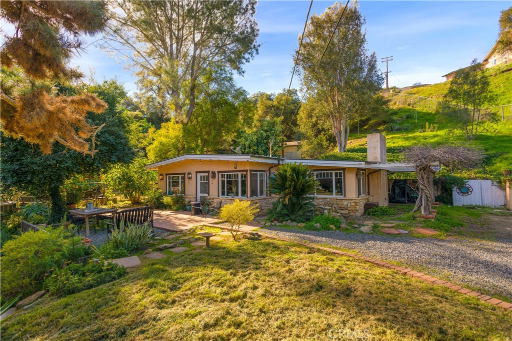 1027 Live Oak Park Road South Fallbrook, CA 92028 - Photo 6 of 37