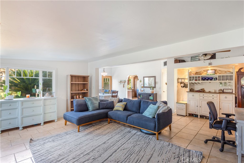 1027 Live Oak Park Road South Fallbrook, CA 92028 - Photo 10 of 37