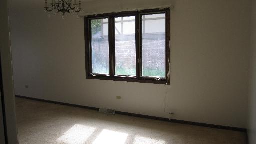 24760 Chestnut Lane Crete, IL 60417 - Photo 7 of 10 a view of an empty room with a window
