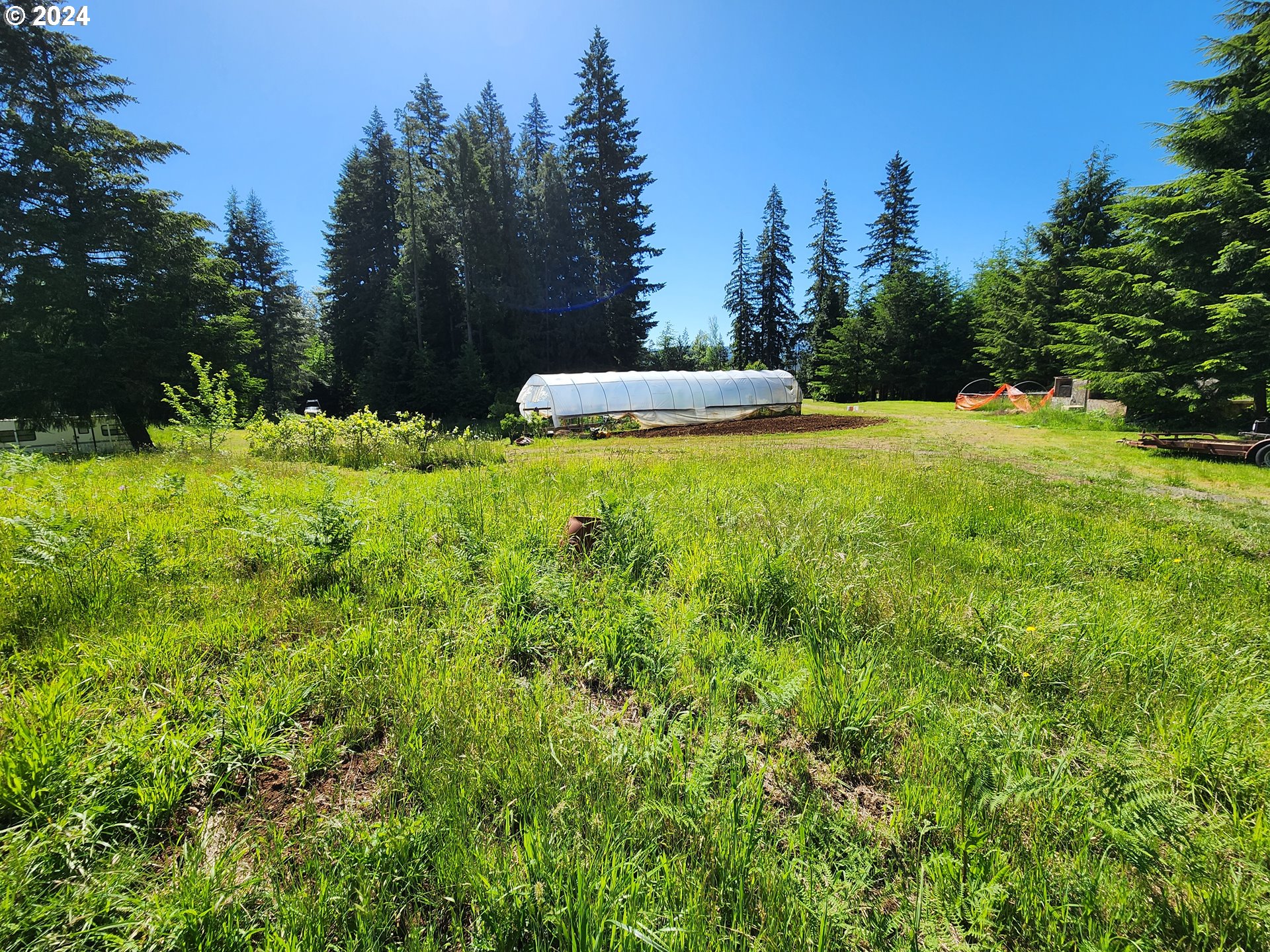 24361 South Upper Highland Road Colton, OR 97017 - Photo 28 of 47 a backyard of a house with lots of green space and fountain