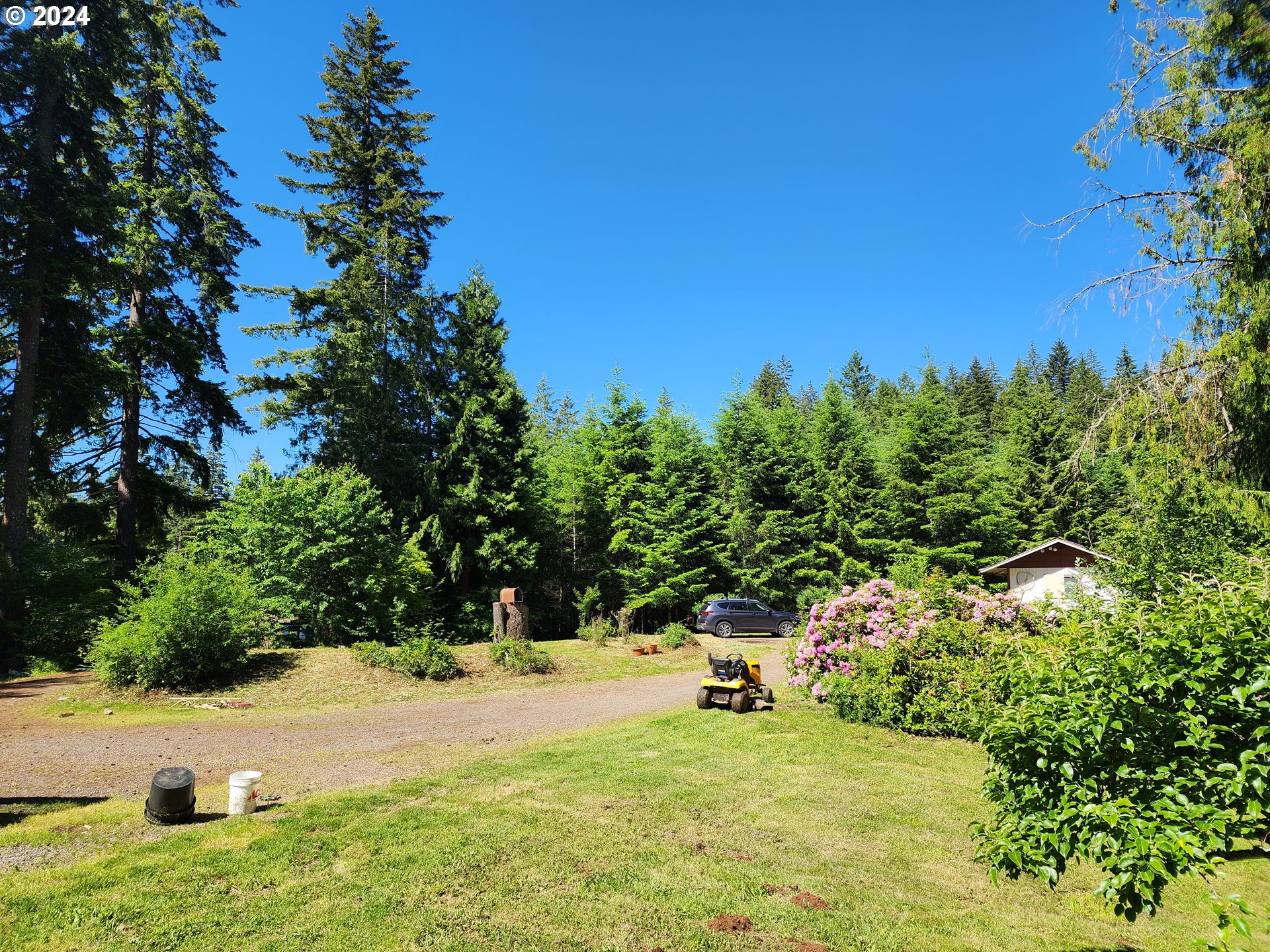 24361 South Upper Highland Road Colton, OR 97017 - Photo 42 of 47 a backyard of a house with yard and trampoline