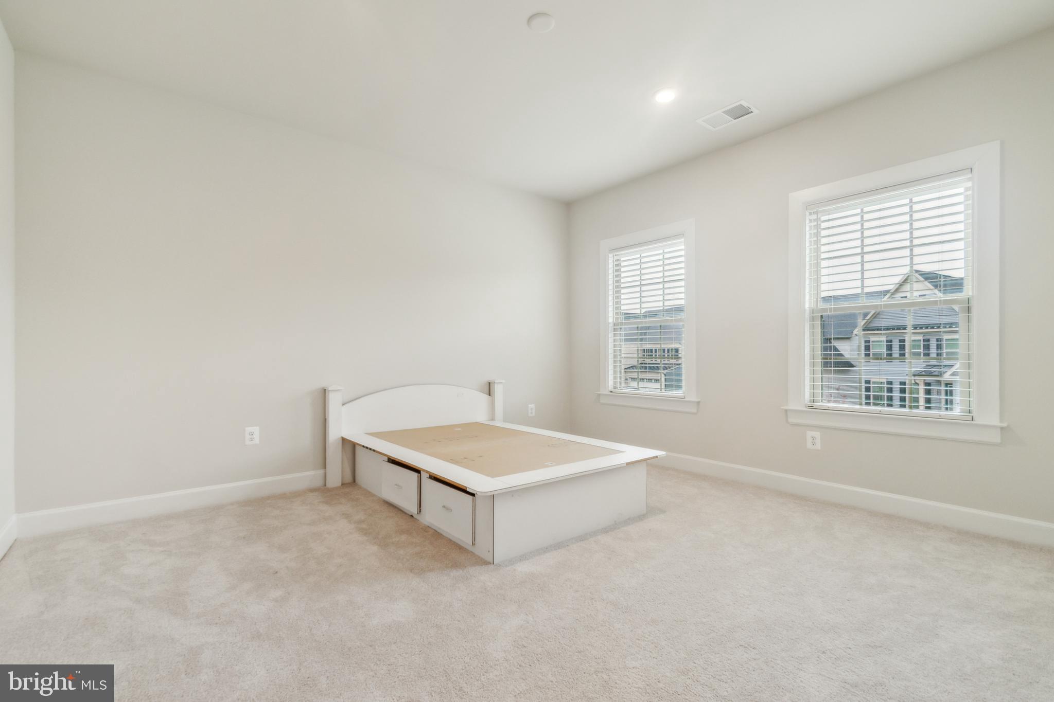 6536 Clubhouse Drive Laurel, MD 20708 - Photo 22 of 40 an empty room with windows