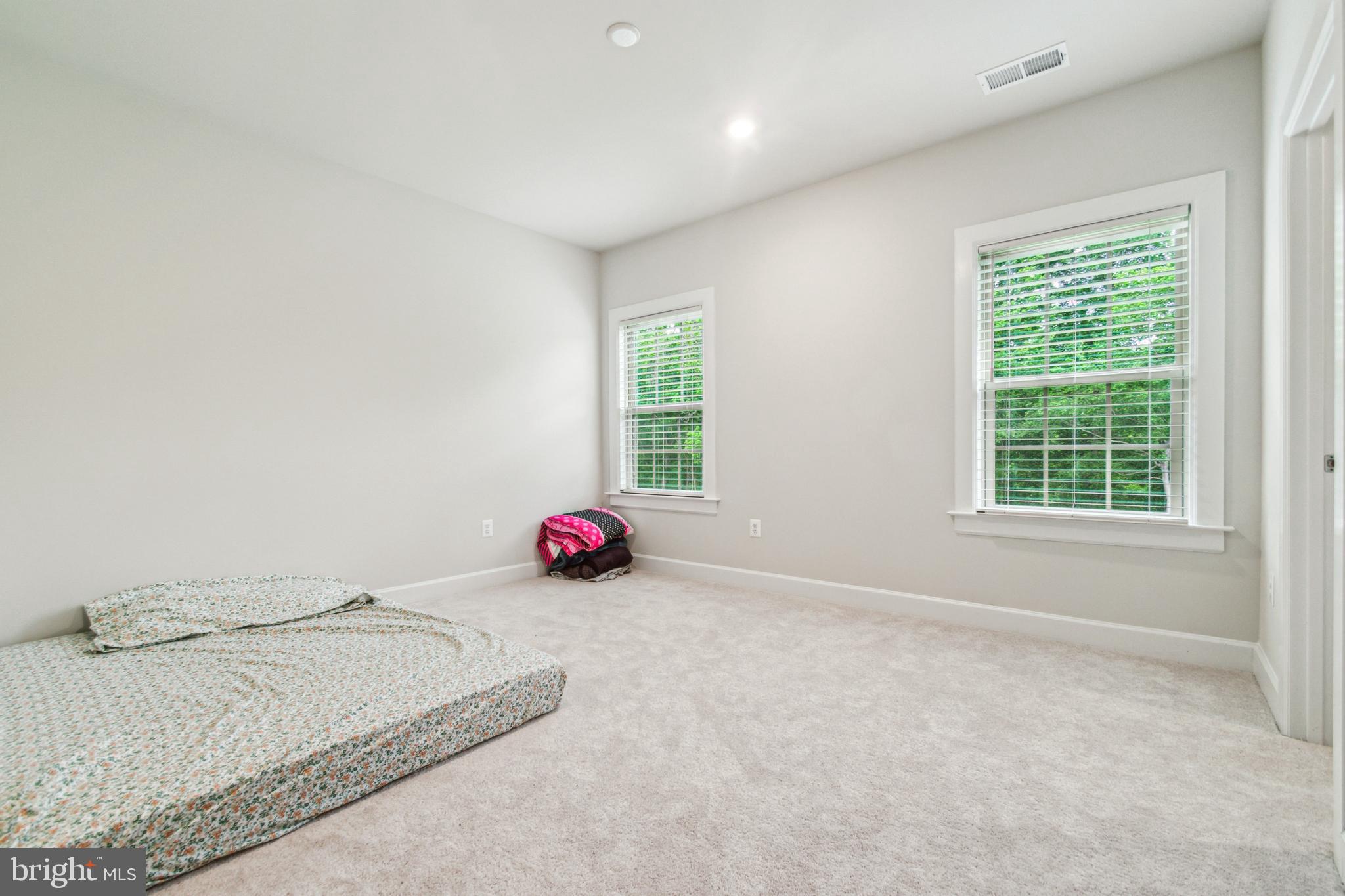 6536 Clubhouse Drive Laurel, MD 20708 - Photo 26 of 40 an empty room with windows