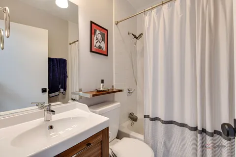 $725,000 | 1157 West Newport Avenue, Unit C, Chicago, IL 60657