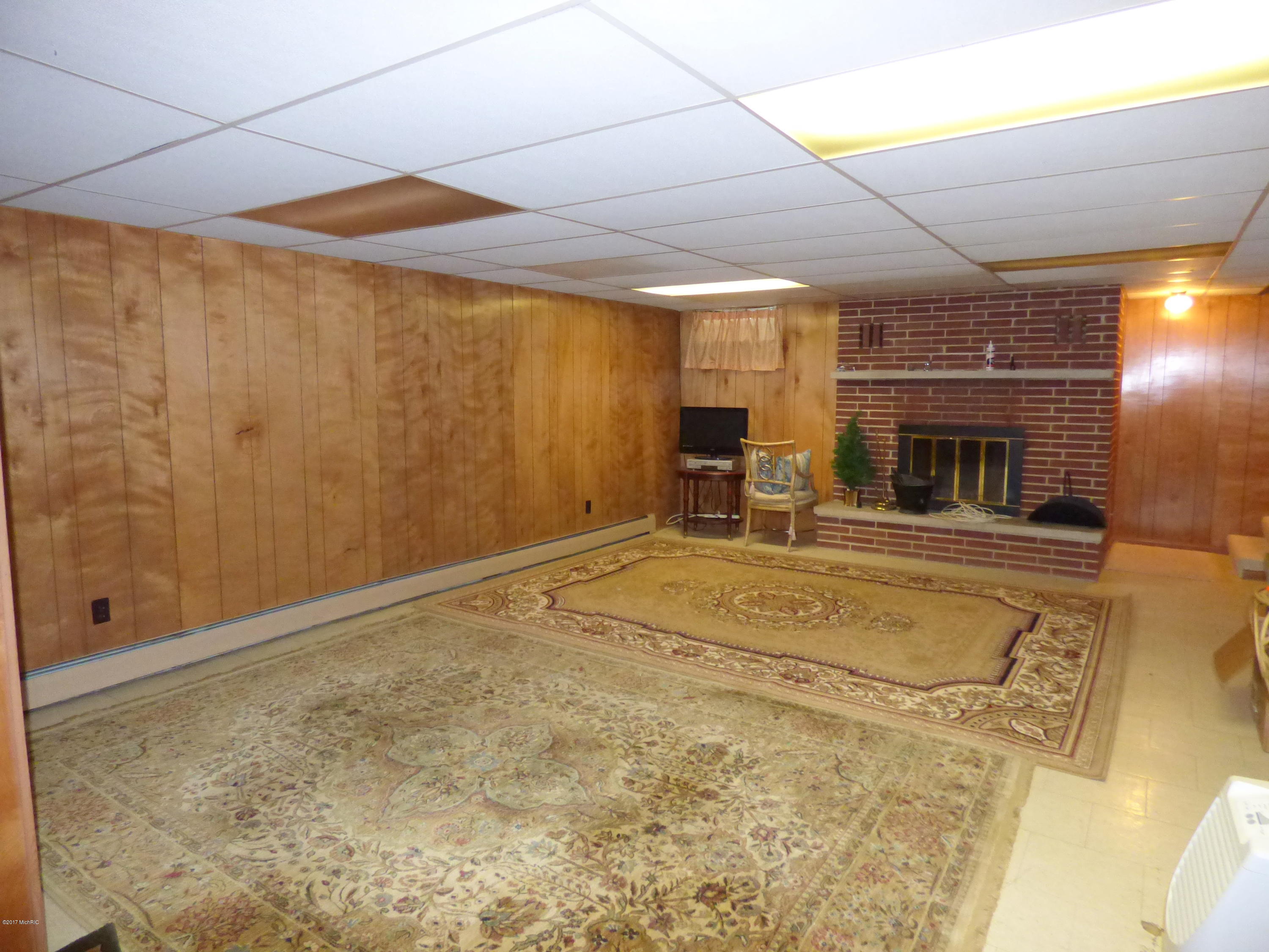 81037 Highway 51 Decatur, MI 49045 - Photo 6 of 16 P1100242