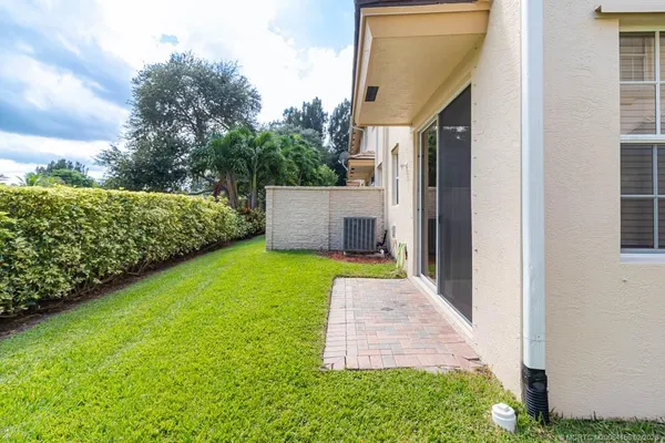 $3,200 | 356 Southeast Bloxham Way, Stuart, FL 34997