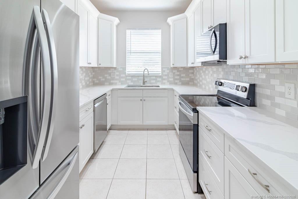 356 Southeast Bloxham Way Stuart, FL 34997 - Photo 9 of 62