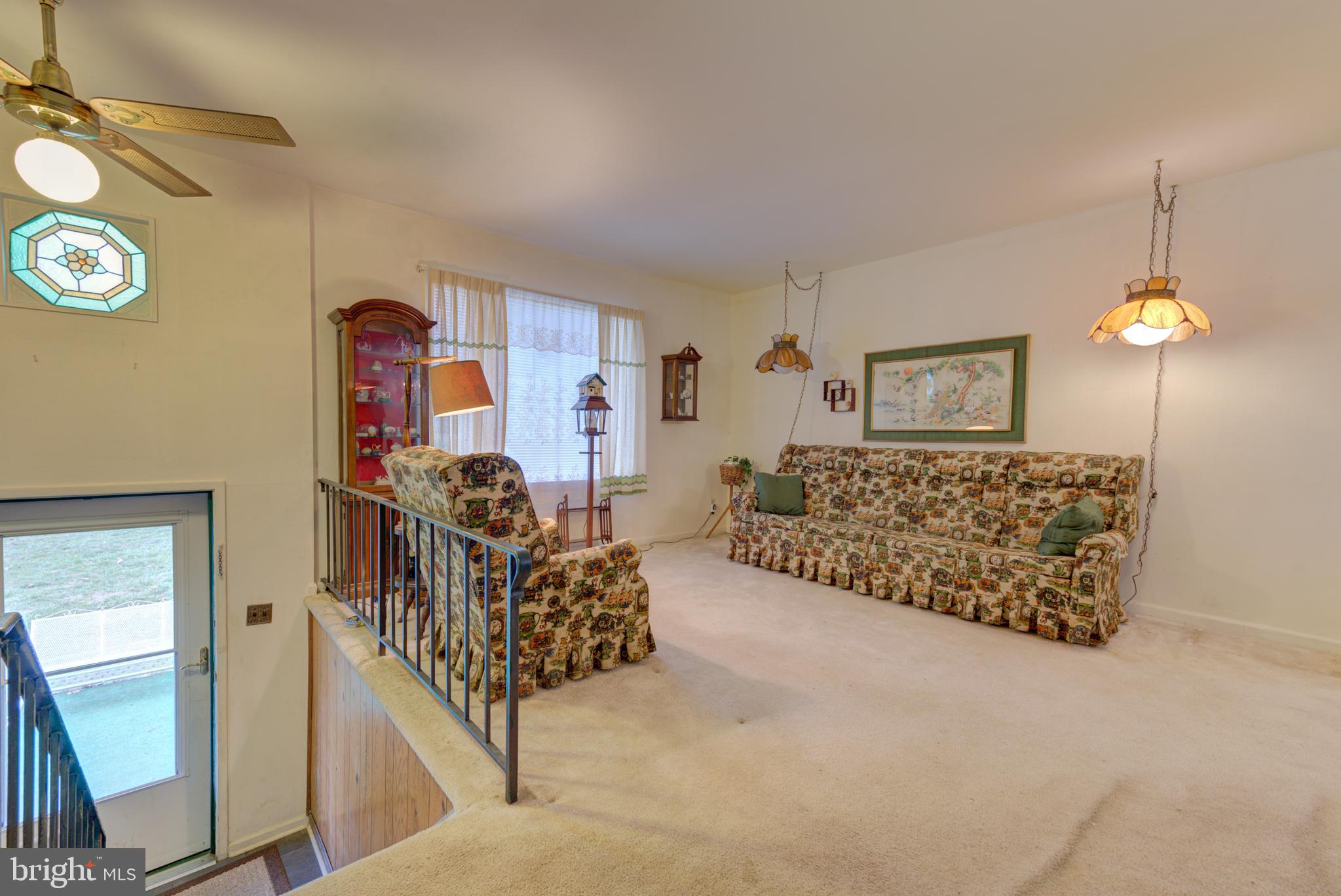 407 West Ash Road Sterling, VA 20164 - Photo 13 of 31 Living room