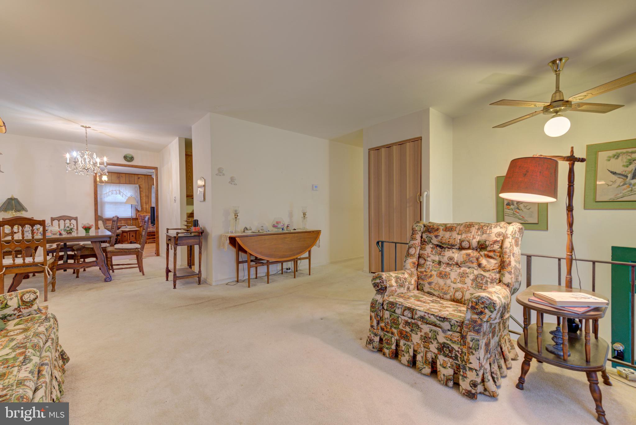 407 West Ash Road Sterling, VA 20164 - Photo 14 of 31 Living room