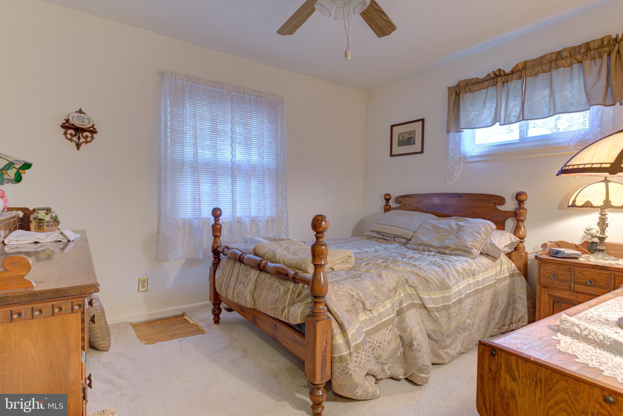 407 West Ash Road Sterling, VA 20164 - Photo 16 of 31 Master bedroom