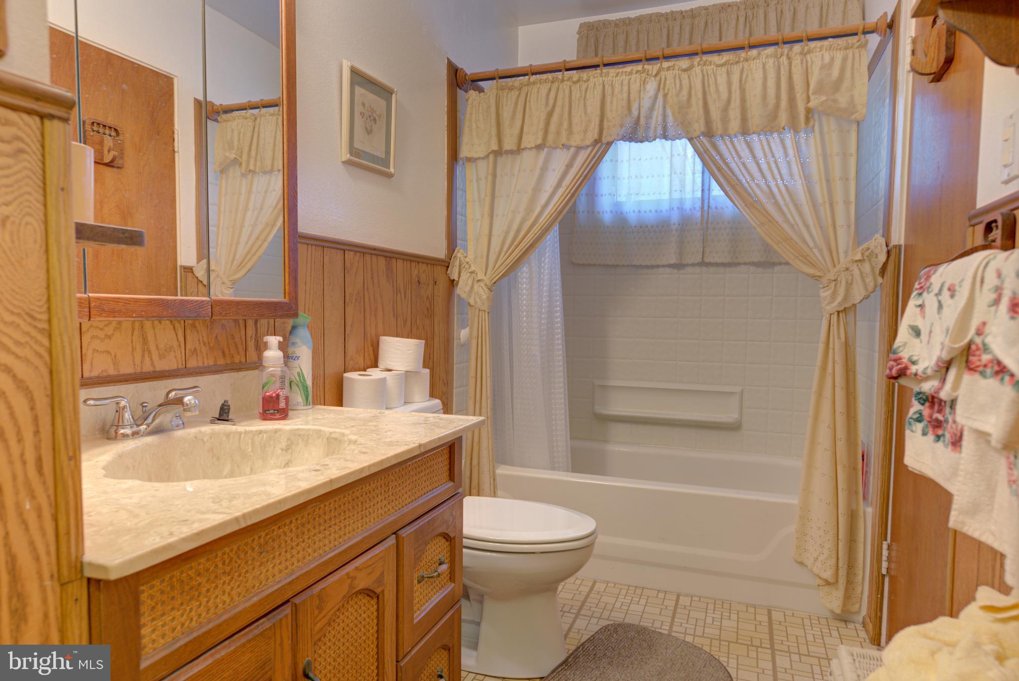 407 West Ash Road Sterling, VA 20164 - Photo 18 of 31 Master bath