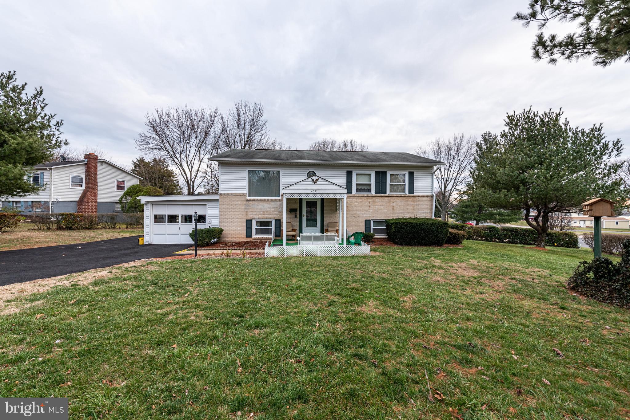 407 West Ash Road Sterling, VA 20164 - Photo 3 of 31 Front of home