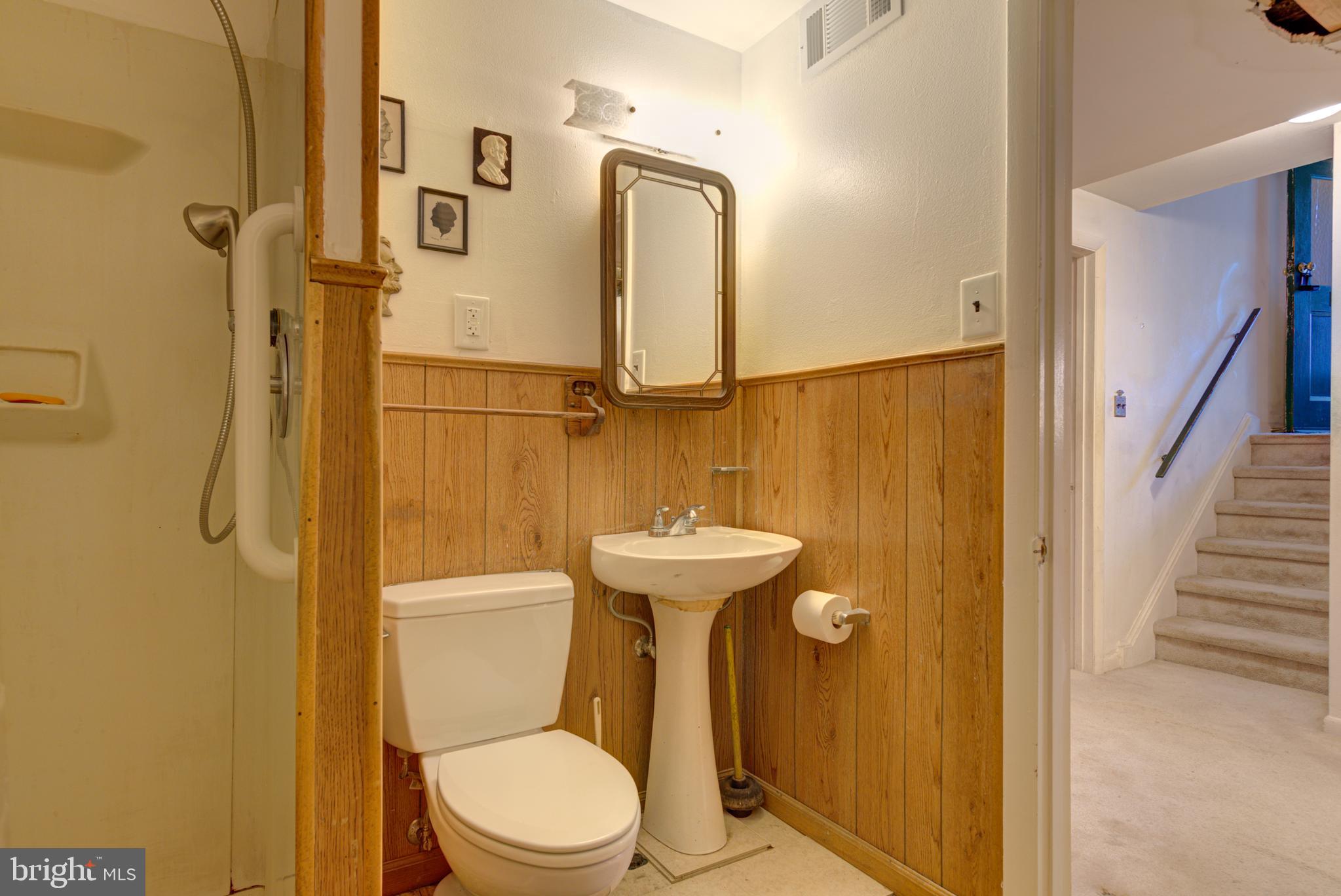407 West Ash Road Sterling, VA 20164 - Photo 24 of 31 Bathroom bathroom