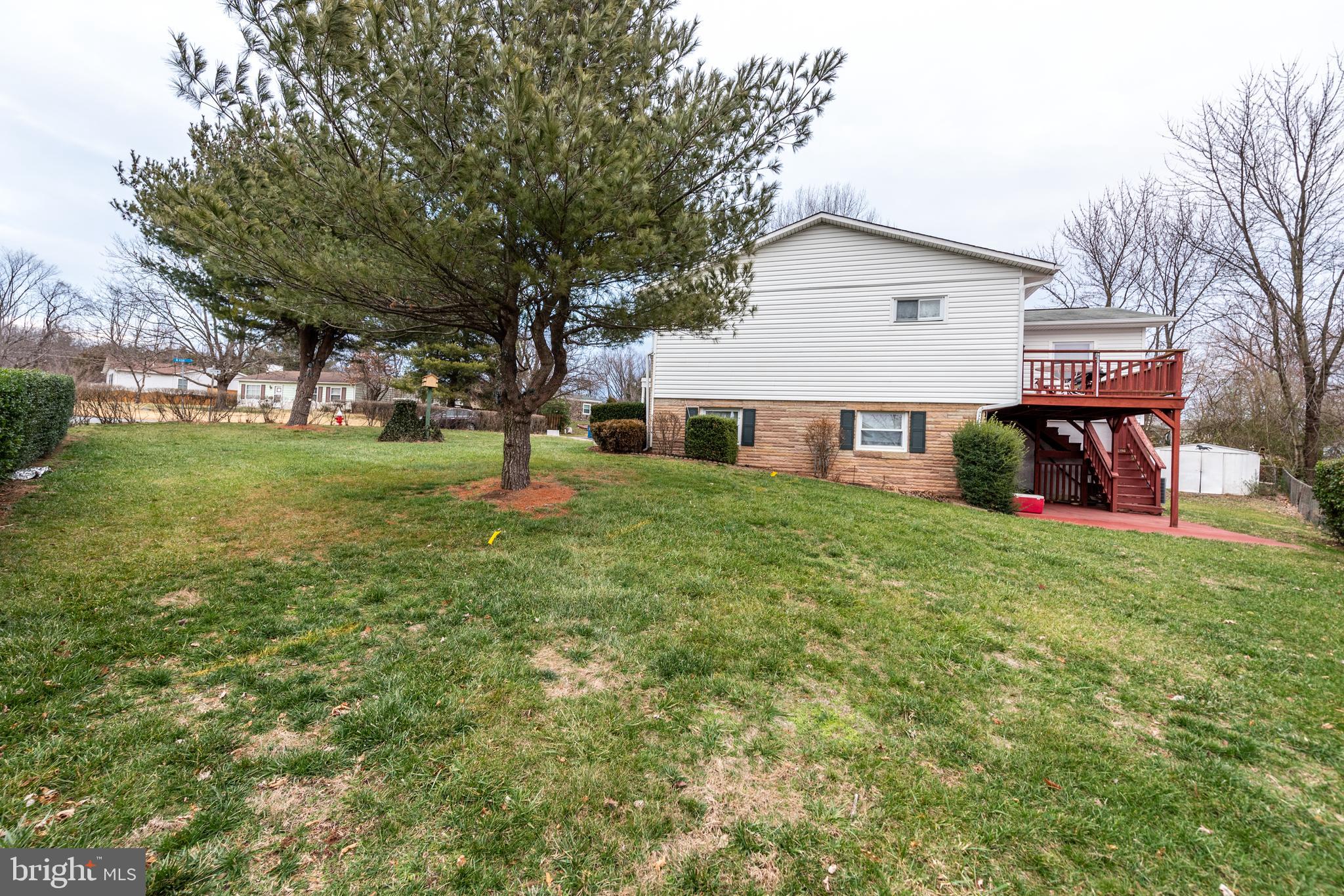 407 West Ash Road Sterling, VA 20164 - Photo 29 of 31 Side yard