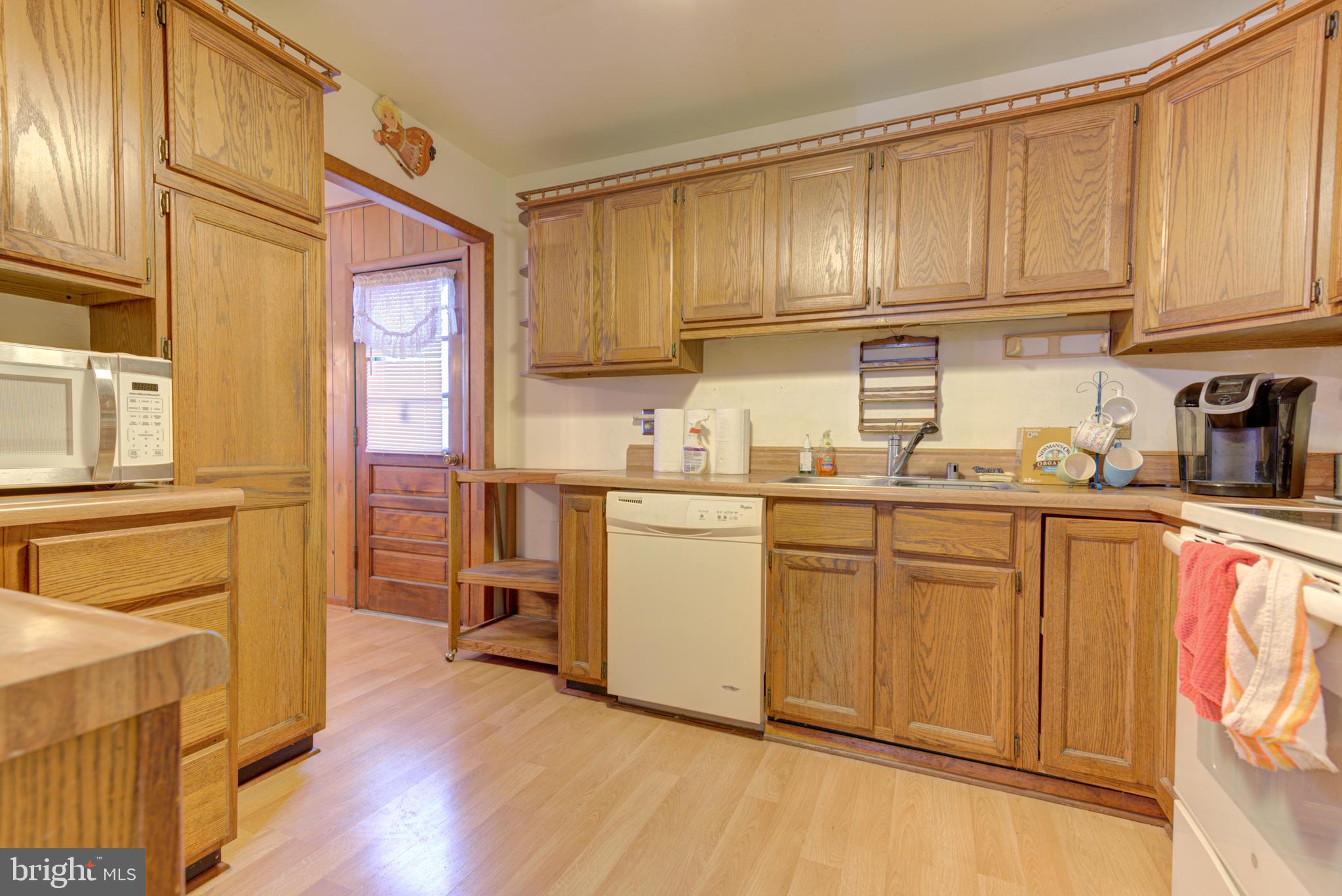 407 West Ash Road Sterling, VA 20164 - Photo 7 of 31 Kitchen