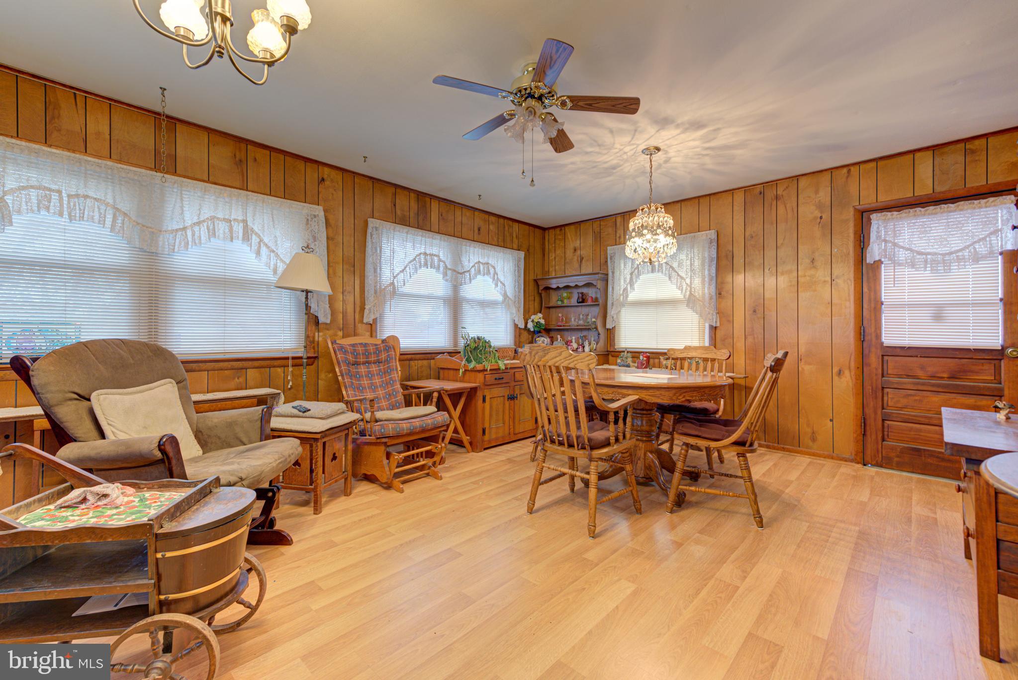 407 West Ash Road Sterling, VA 20164 - Photo 9 of 31 Family room