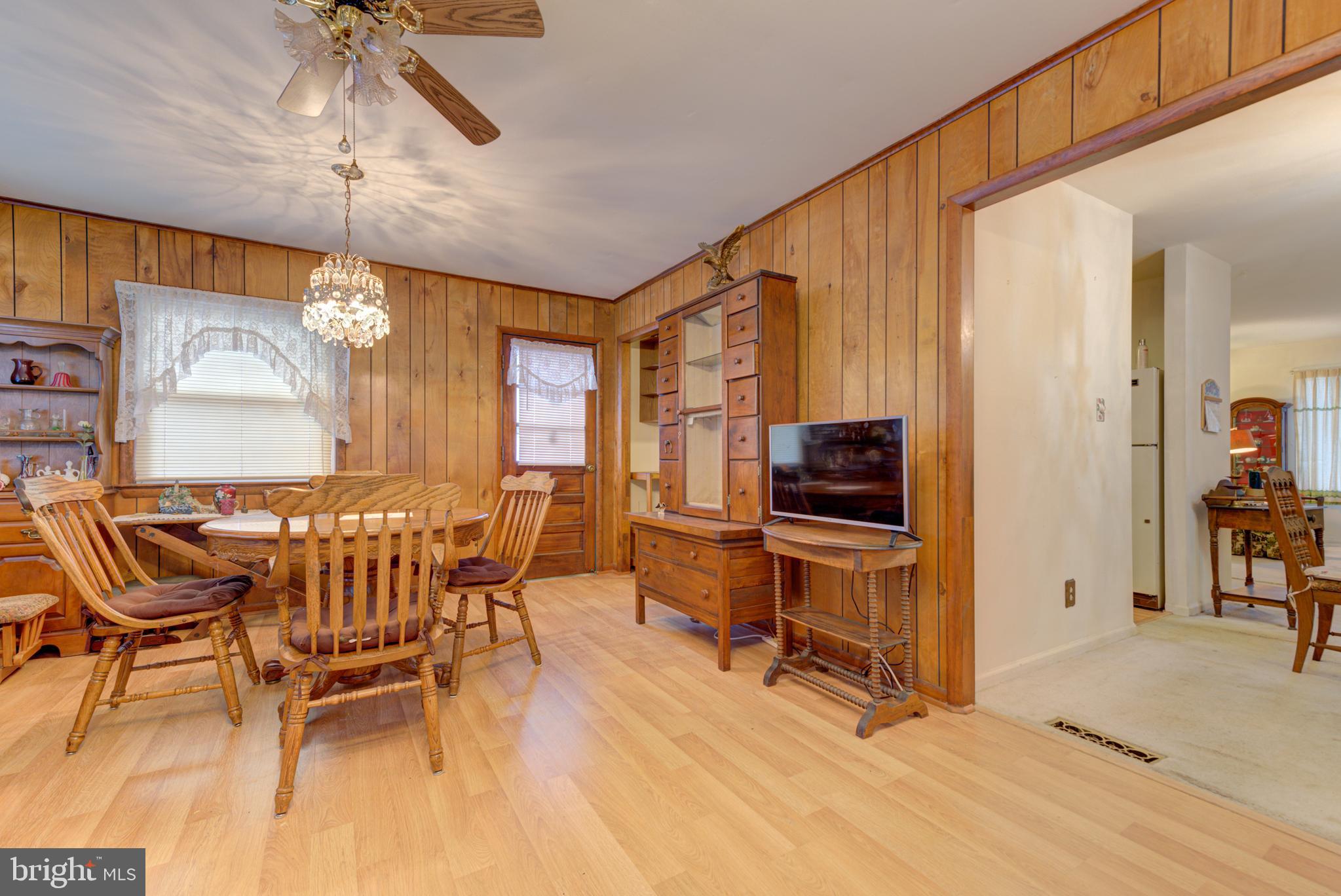 407 West Ash Road Sterling, VA 20164 - Photo 10 of 31 Family room