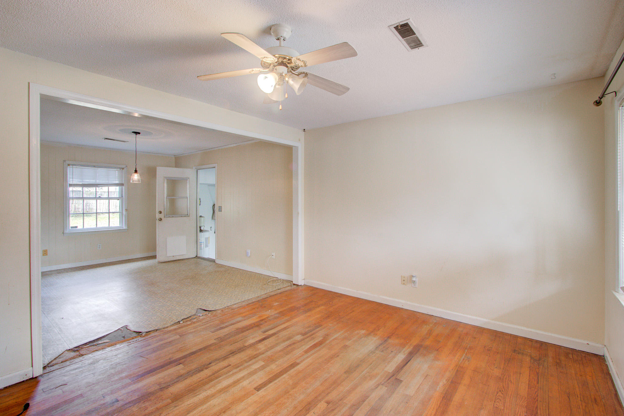 125 Azalea Road Goose Creek, SC 29445 - Photo 5 of 23 125 Azalea, Goose Creek SC (5)