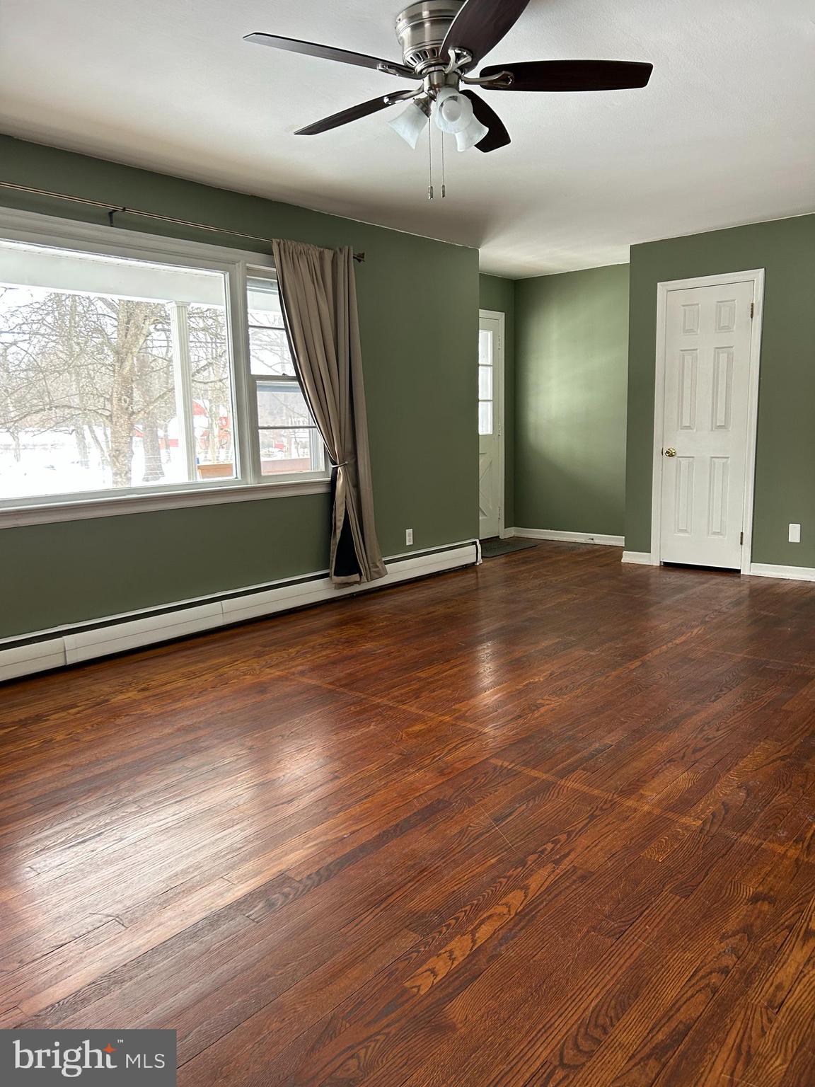 1675 Salem Road Quakertown, PA 18951 - Photo 6 of 28 Living Room w/wall A/C