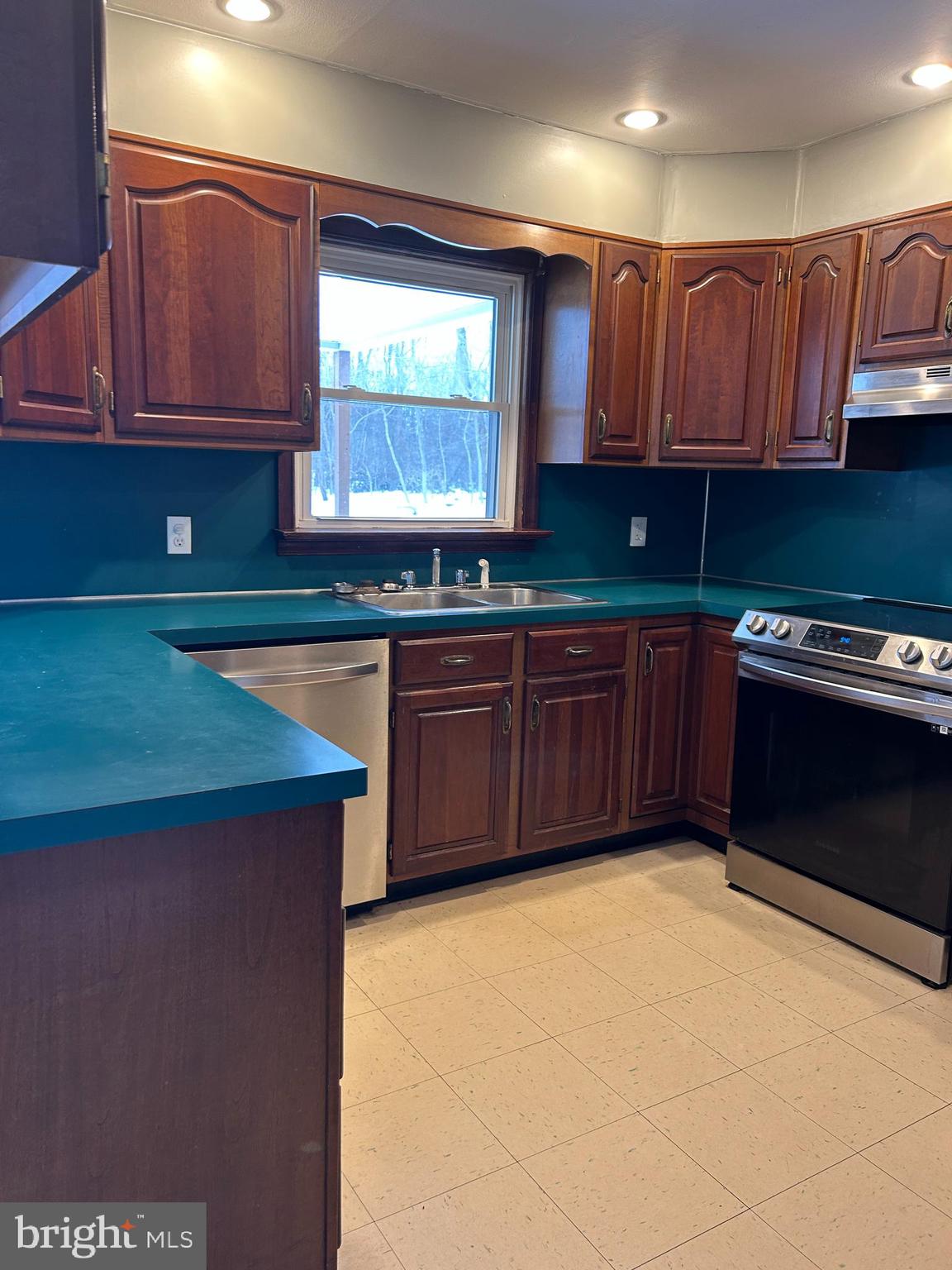 1675 Salem Road Quakertown, PA 18951 - Photo 8 of 28 Kitchen