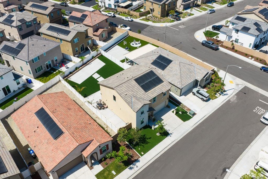 324 Castaic Way Rialto, CA 92377 - Photo 8 of 50