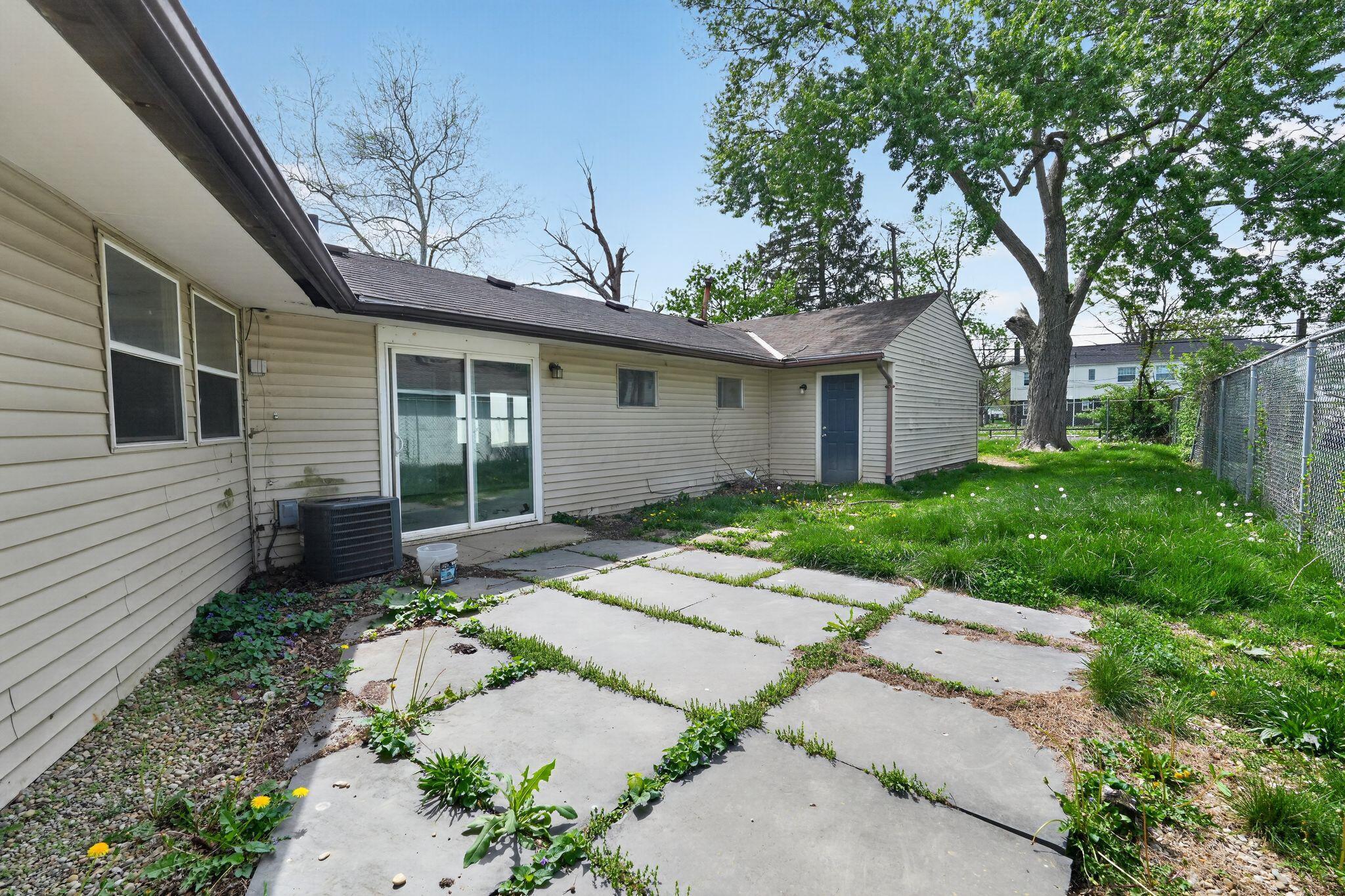 447 South Hampton Road Columbus, OH 43213 - Photo 4 of 31 08_447_S_Hampton_Rd_Columbus_OH_43213-Ex