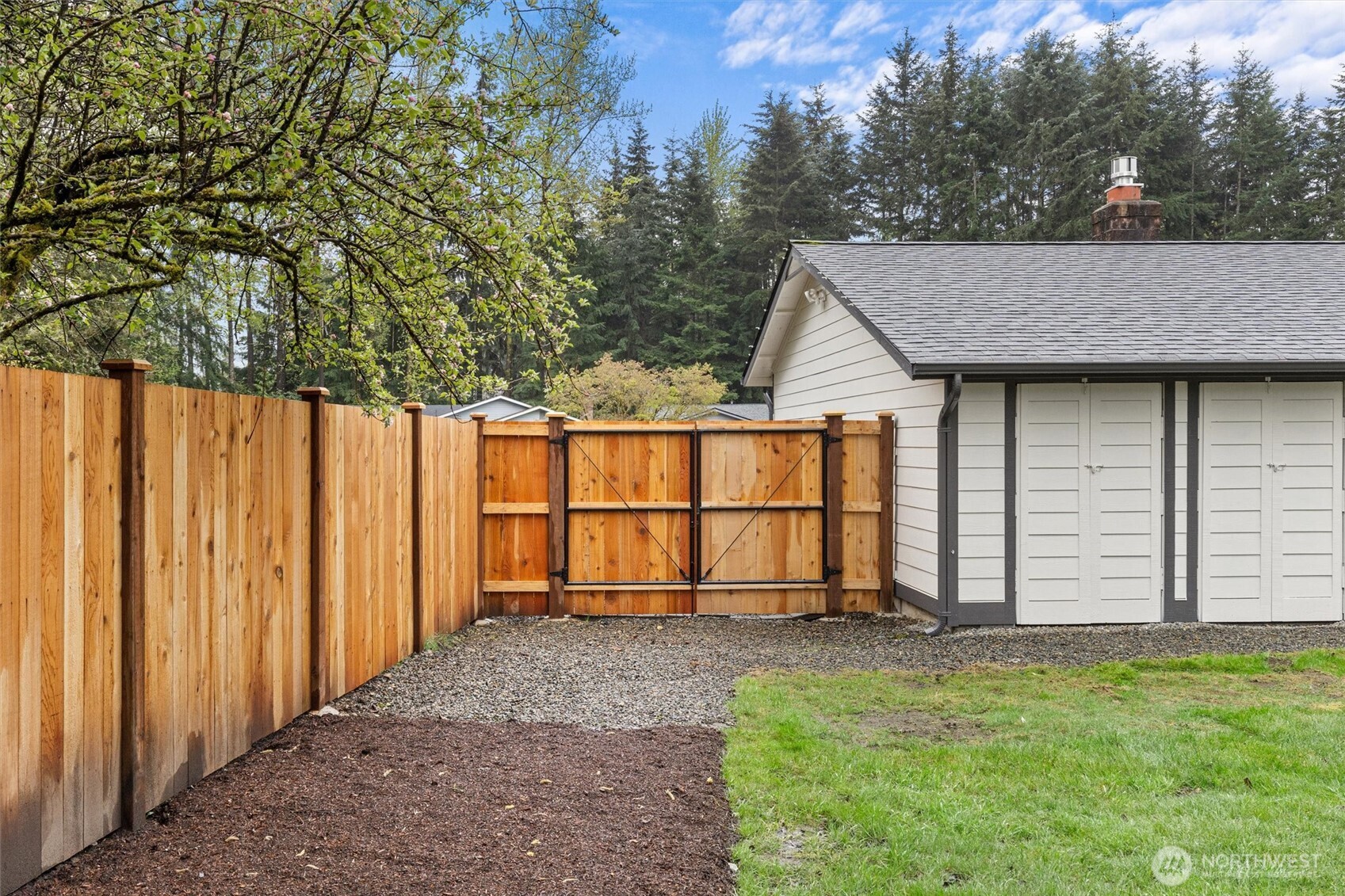 2317 164th Place Southeast Bothell, WA 98012 - Photo 27 of 32 a backyard of a house