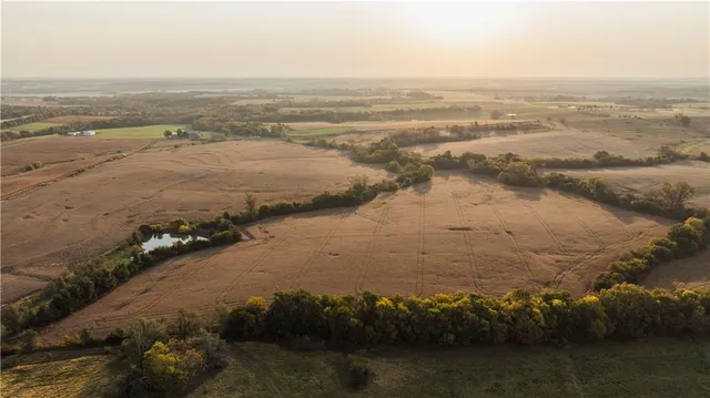 $942,991 | 3787 H Highway, Darlington, MO 64438