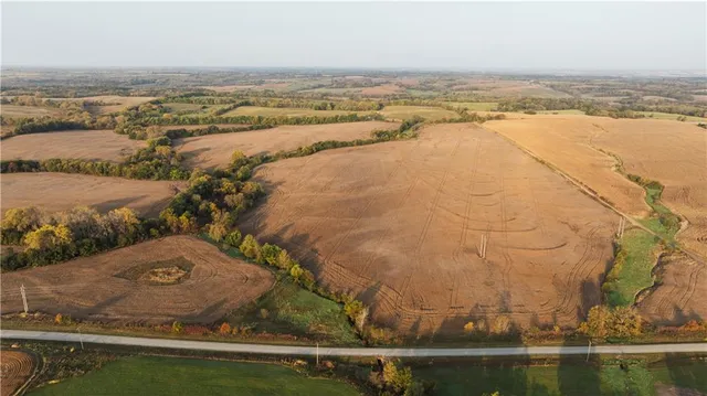 $942,991 | 3787 H Highway, Darlington, MO 64438