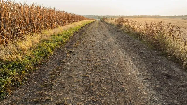 $942,991 | 3787 H Highway, Darlington, MO 64438